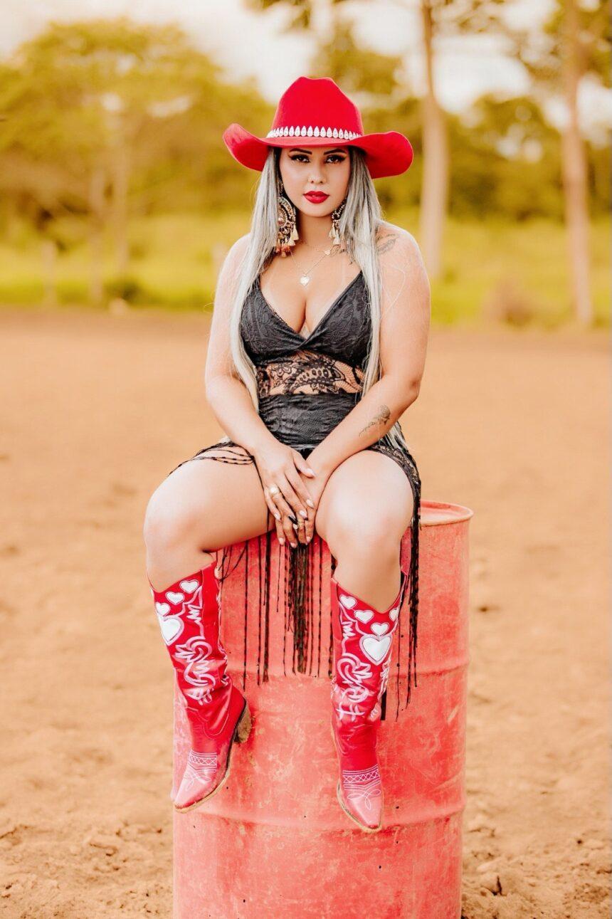 Miss Flamengo é convidada para desfilar em escola de samba e revela desejo: “desfilar grávida”