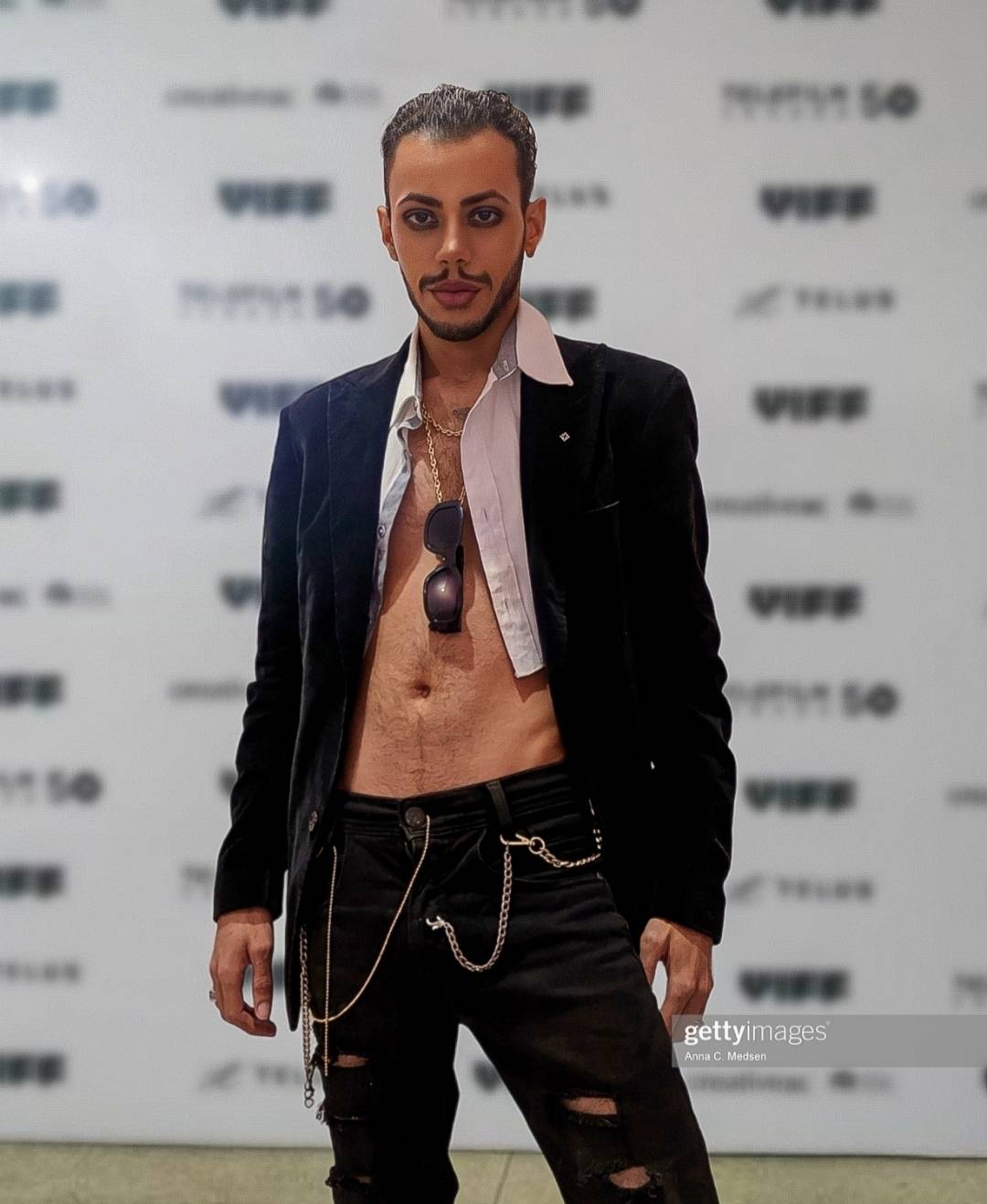 Metturo surge com aparência inusitada e internautas elogiam mudança radical