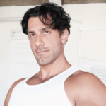 Ricky Martin reage ao sensual ensaio fotográfico de seu ex-marido Jwan Yosef após o divórcio