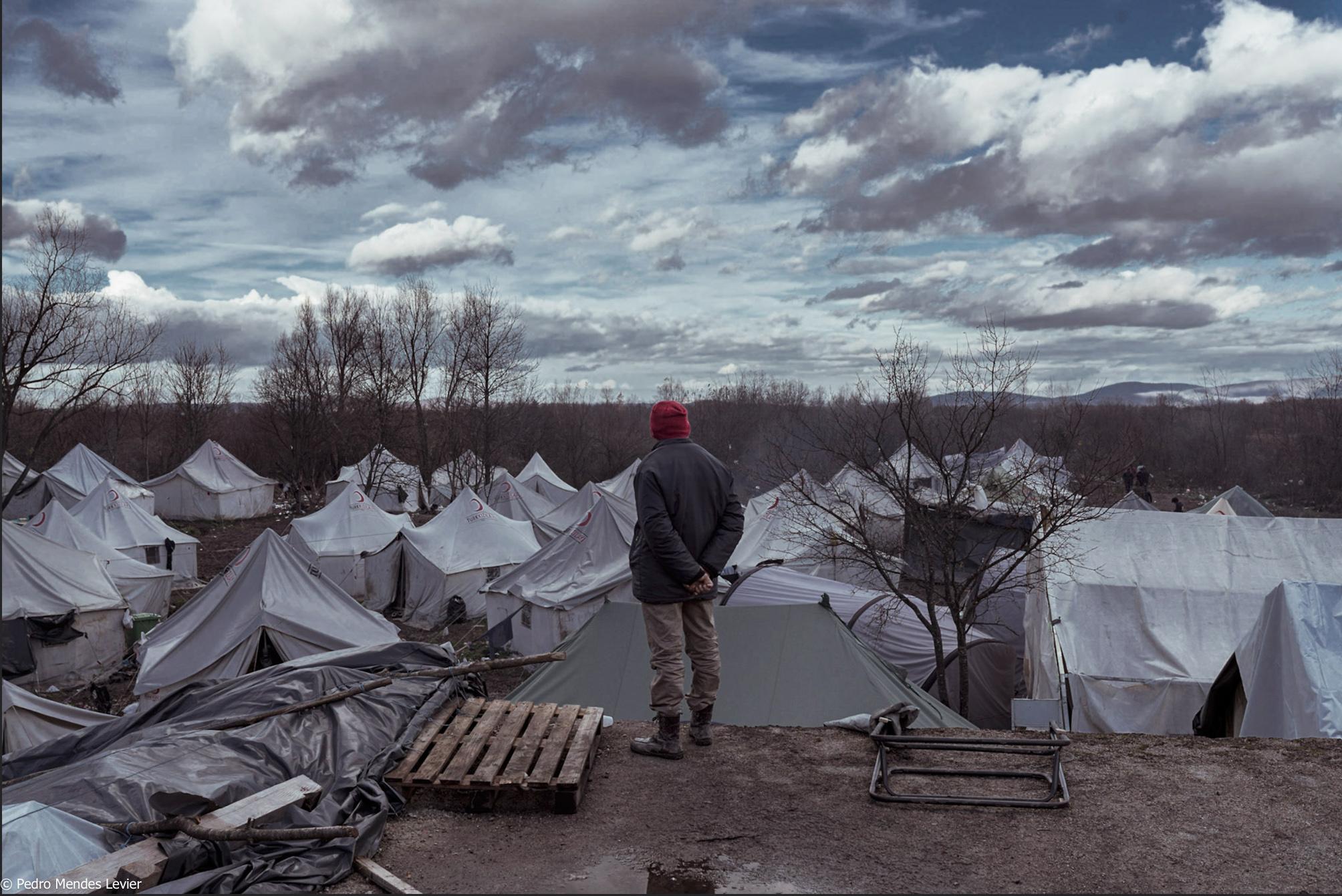 O jornalista e fotógrafo Pedro Mendes Levier abre a exposição “Entre Fronteiras”,  sobre migrantes em busca de refúgio e suas histórias