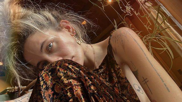 Paris Jackson responde aos Trolls online com vídeo sem maquiagem
