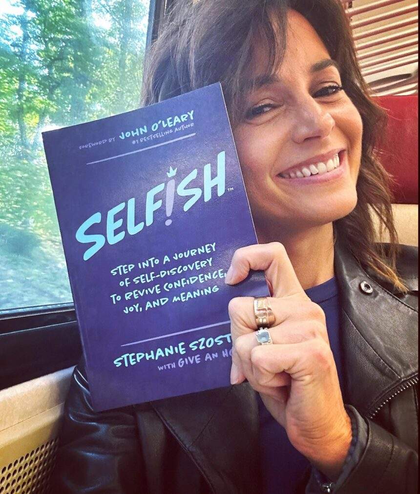 Selfish: A jornada de Stephanie Szostak do mundo do cinema à coragem de partilhar suas lutas em livro