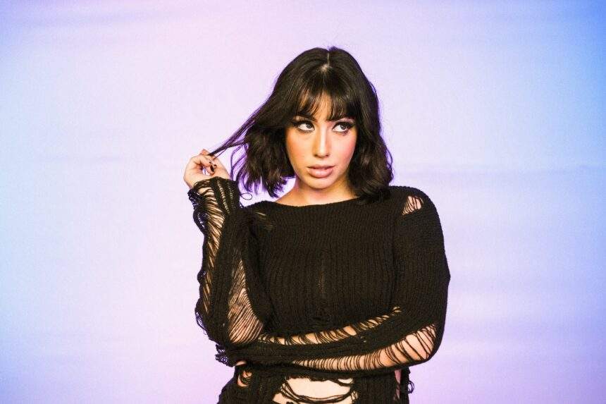 Alinne Garruth anuncia álbum de estreia, “Fim de Festa”