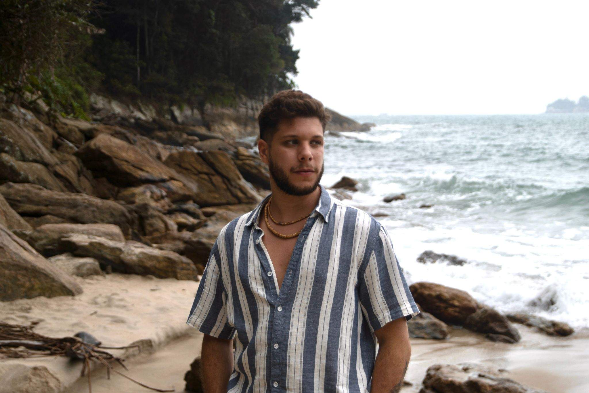 Yuri José reflete sobre as fases de um relacionamento no single ‘Amor em Alto-Mar’