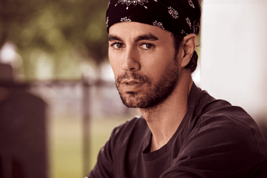 Enrique Iglesias revela a canção favorita de seus filhos no carro