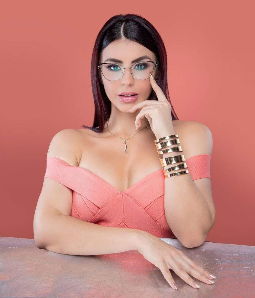 Influenciando masas: La modelo venezolana Izamar Mora expone la nutrición holística