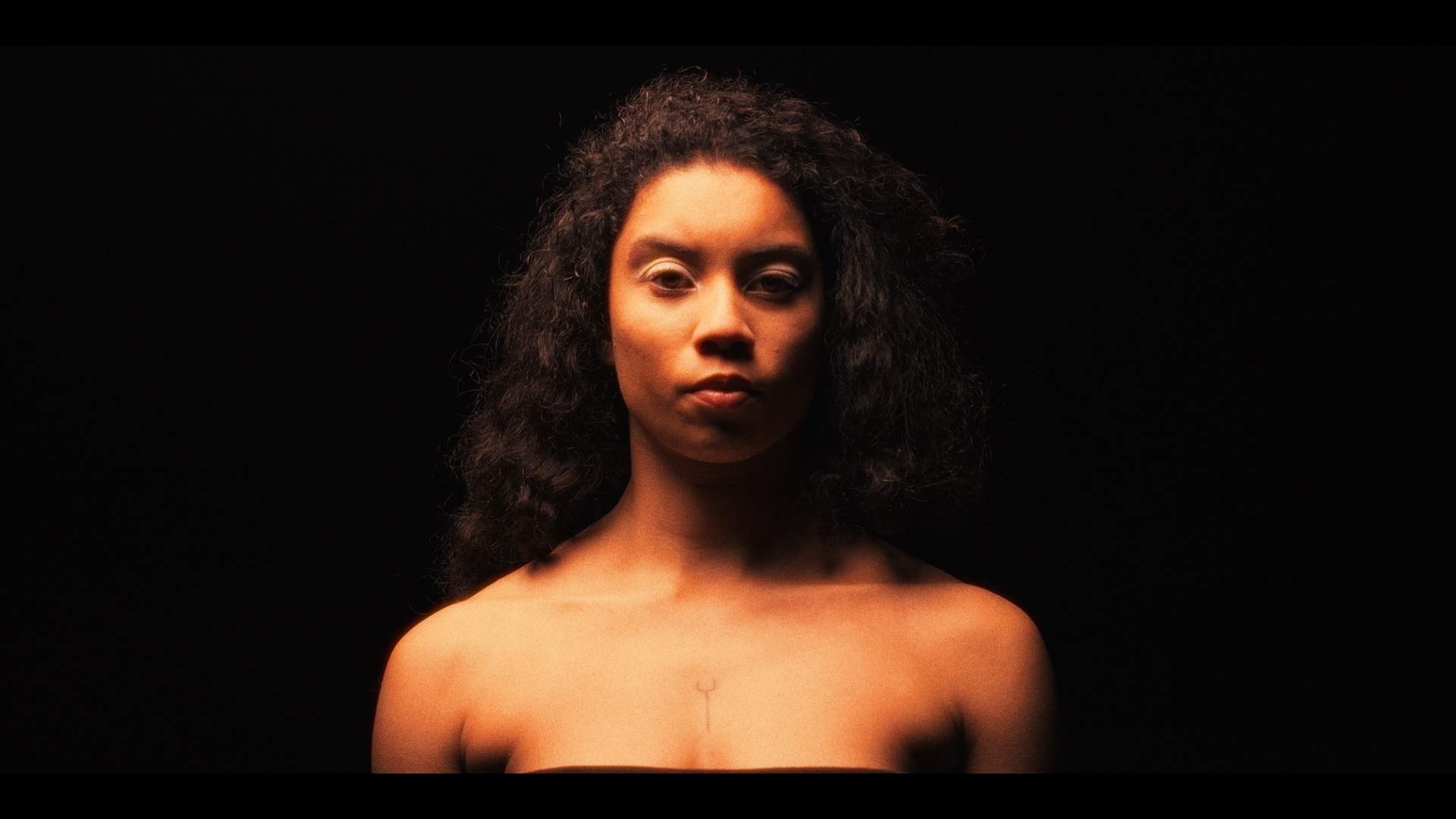 Cantora portuguesa MERAI canta um hino contra a violência sexual