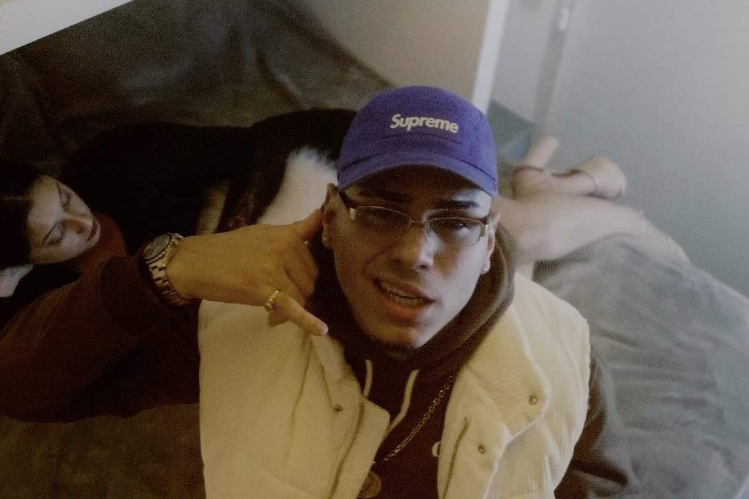 Rapper Dreeyzy versa sobre amar sem se apegar na faixa “Vestido da Shein”