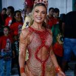 Rainha da X9 Pioneira, Francine Carvalho inaugura camarote e mostra shape renovado em ensaio de Carnaval