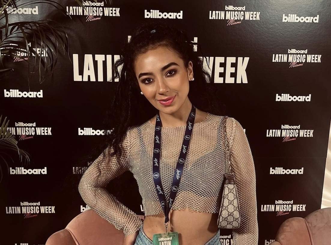 Monserrath, la Artista Revelación del Pop Latino en Ecuador, Deja una Marcada Huella Durante los Latin Billboards en Miami