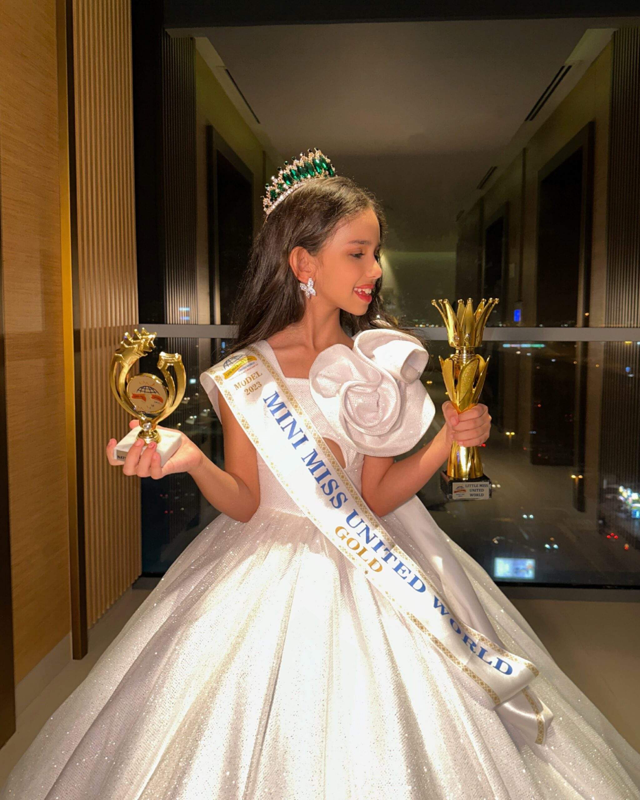 Rebecca Macedo vence Mini Miss Mundo em Dubai