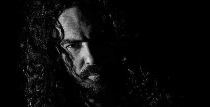 Novo single de rock/folk oriental de Hani Abadi ‘My Story’ captura uma profunda jornada de dor e esperança