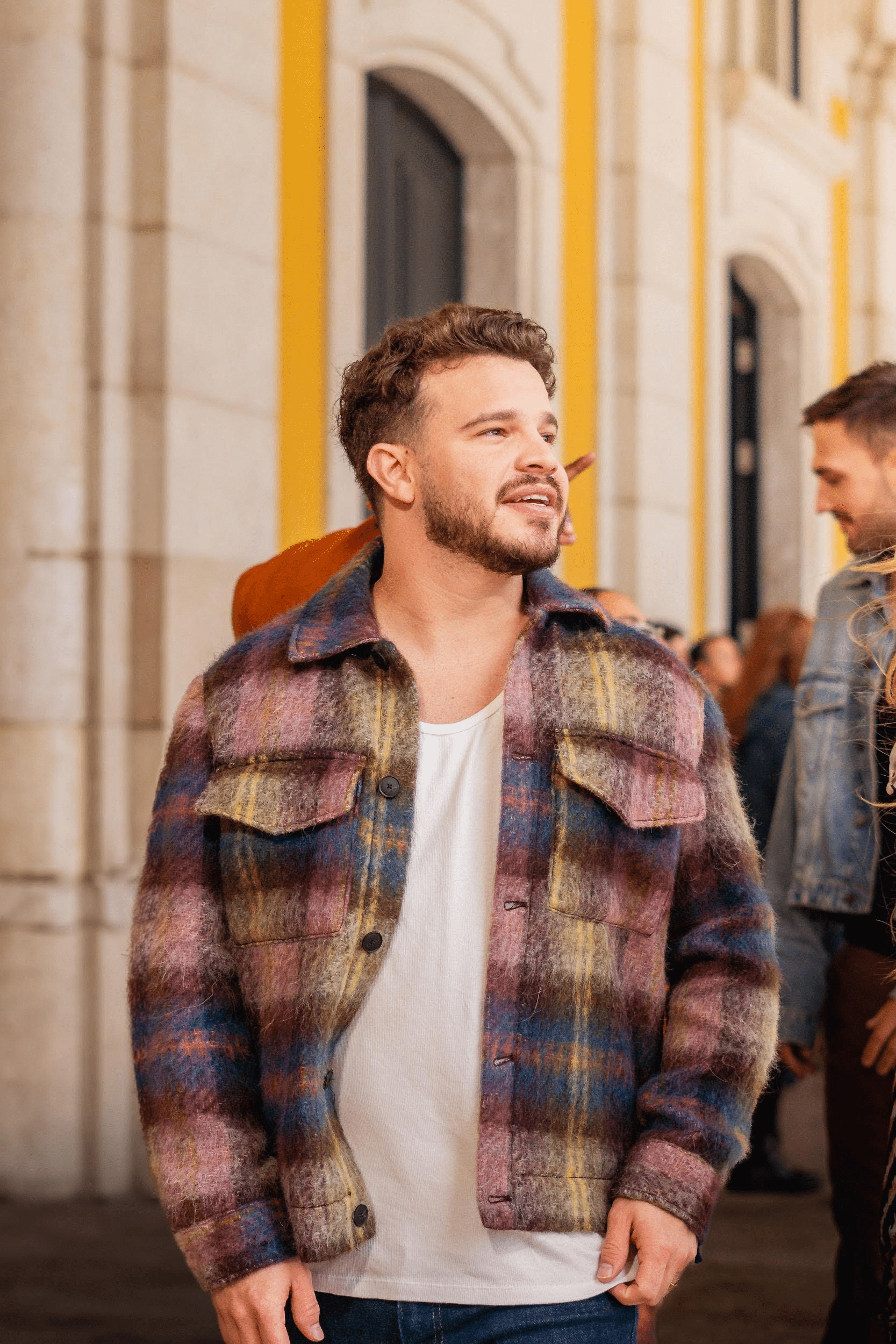 Matheus Fernandes grava videoclipe em Portugal ao lado do angolano Matias Damásio 