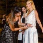 Ao lado de Luiza Possi, estilista Flayza Vieira promove desfile de noivas em Mosteiro de São Bento