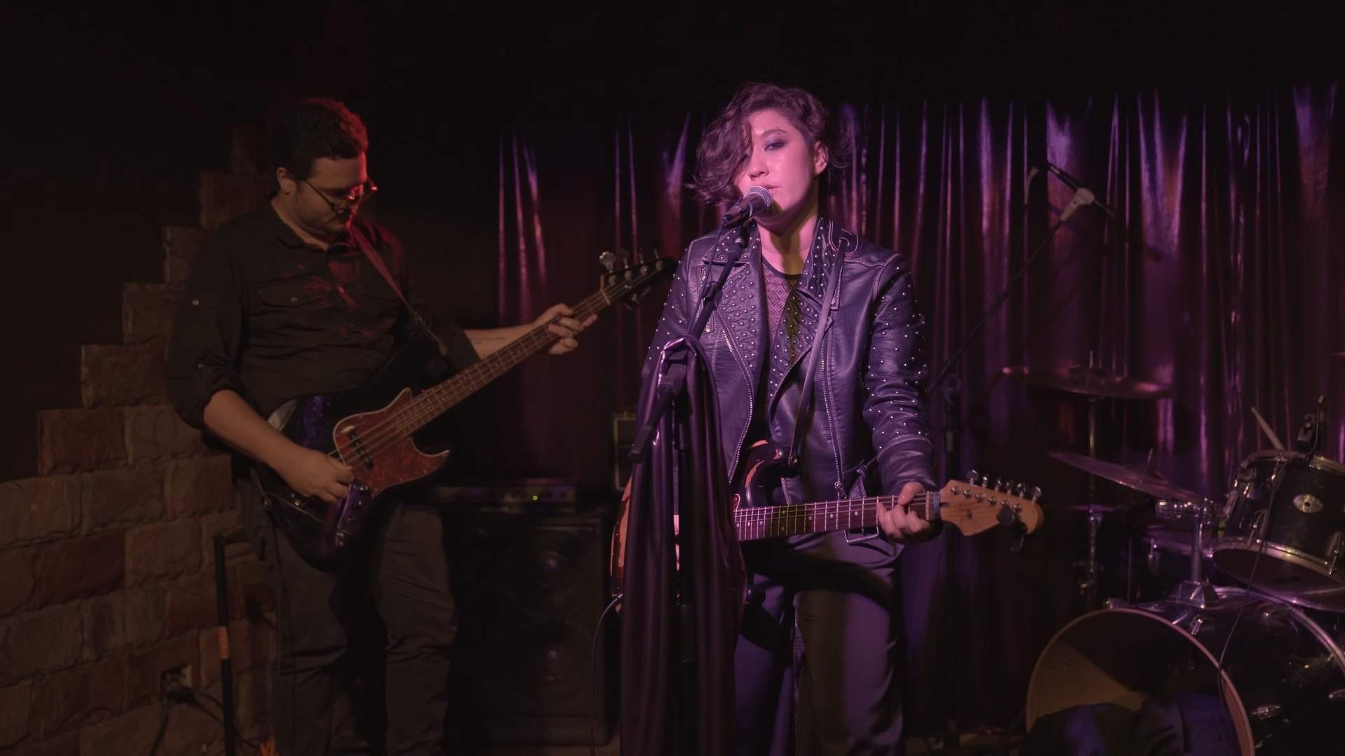 Luiza Goto revela potência de suas canções em primeiro lançamento ao vivo