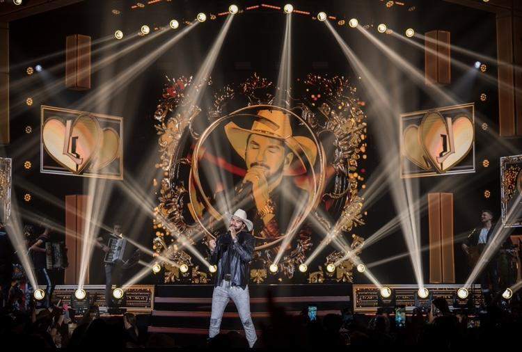 Loubet apresenta faixa inédita do DVD “10 Anos”