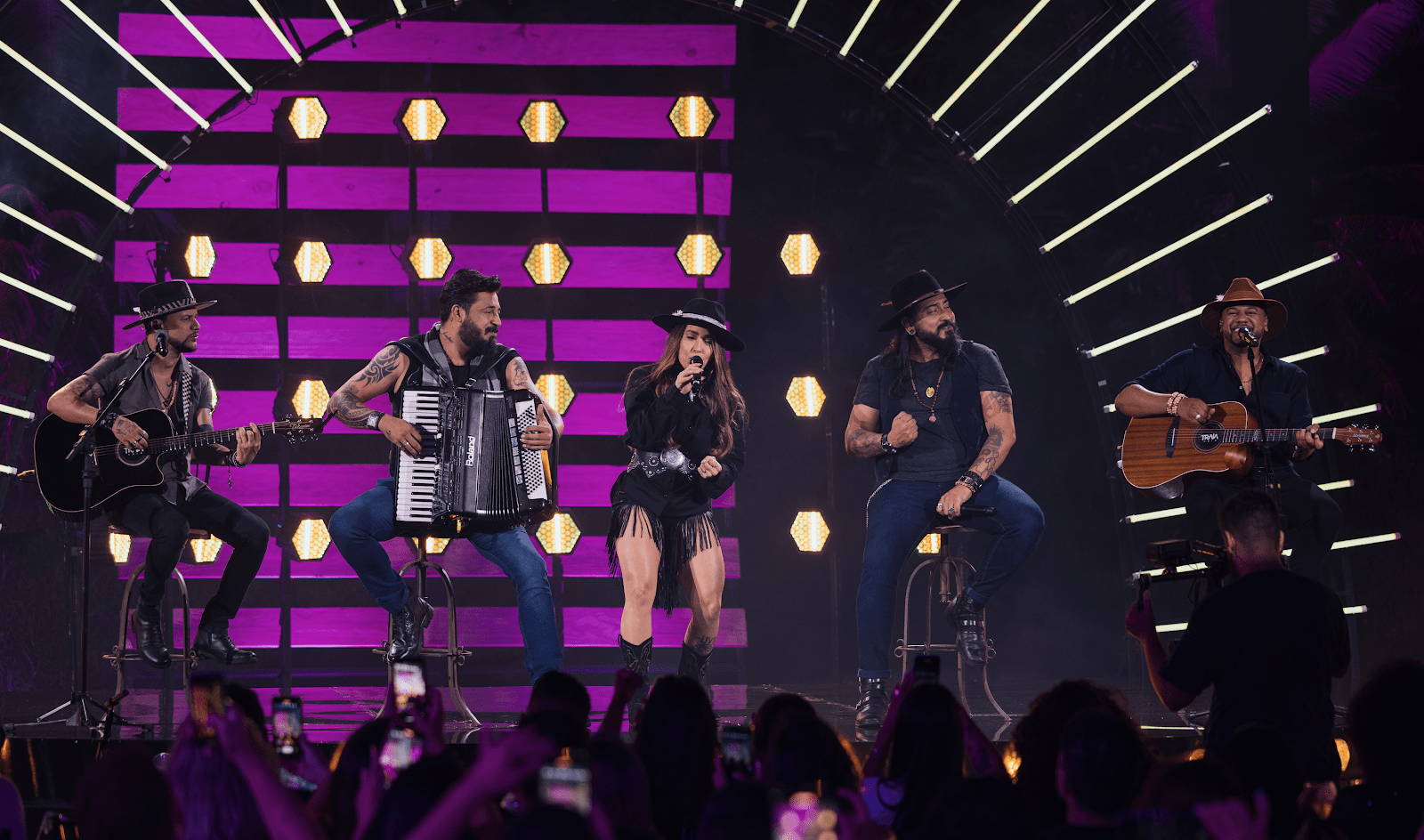 Traia Véia disponibiliza feats com Lauana Prado e Fred & Fabricio 