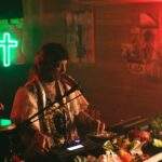 ÀIYÉ lança show intimista no YouTube