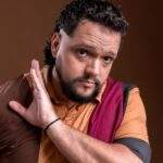 Almir Chiaratti mescla música, poesia, dança e performance em show gratuito no Centro da Música Carioca Artur da Távola