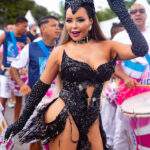 Rainha de bateria, Ana Beatriz Godoi faz homenagem para Luma de Oliveira em ensaio de Carnaval