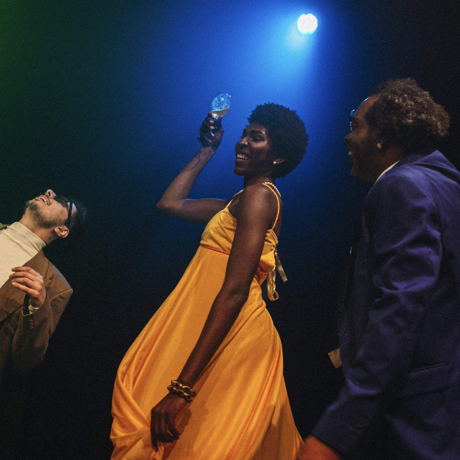 Salloma Salomão e Paulo Tó elevam o ritmo ao estado de graça no álbum “Terno Azul”