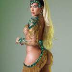 Musa da Verde e Branco, Carolina Arjonas usa fio dental para provar que shape está em dia: “bumbum cresceu”