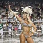 Musa da Verde e Branco, Carolina Arjonas usa biquíni de cristais em ensaio e promete menor fantasia: “cabe num porta-jóias”