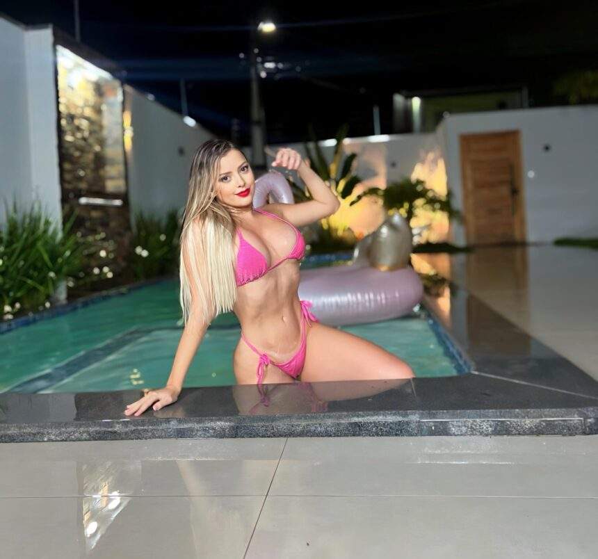 Que delícia o verão: Catarinense Gabby Machado esbanja beleza nas praias de Floripa