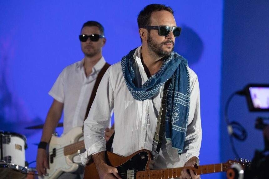 Single de Djambi, Sr. Banana e Gabriel Oliveira vira hit de verão