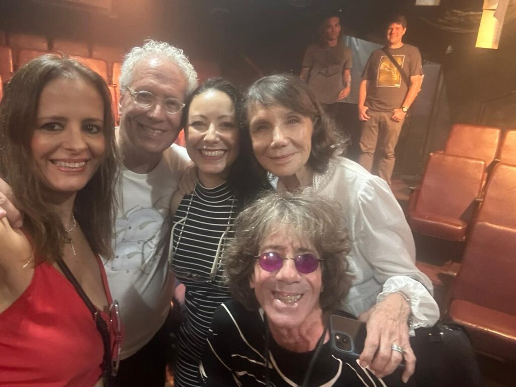 Peça Palavras de Mulher estreia com casa cheia em Ipanema