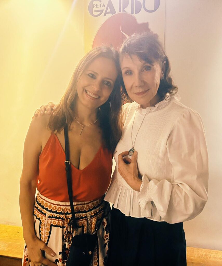 Peça Palavras de Mulher estreia com casa cheia em Ipanema