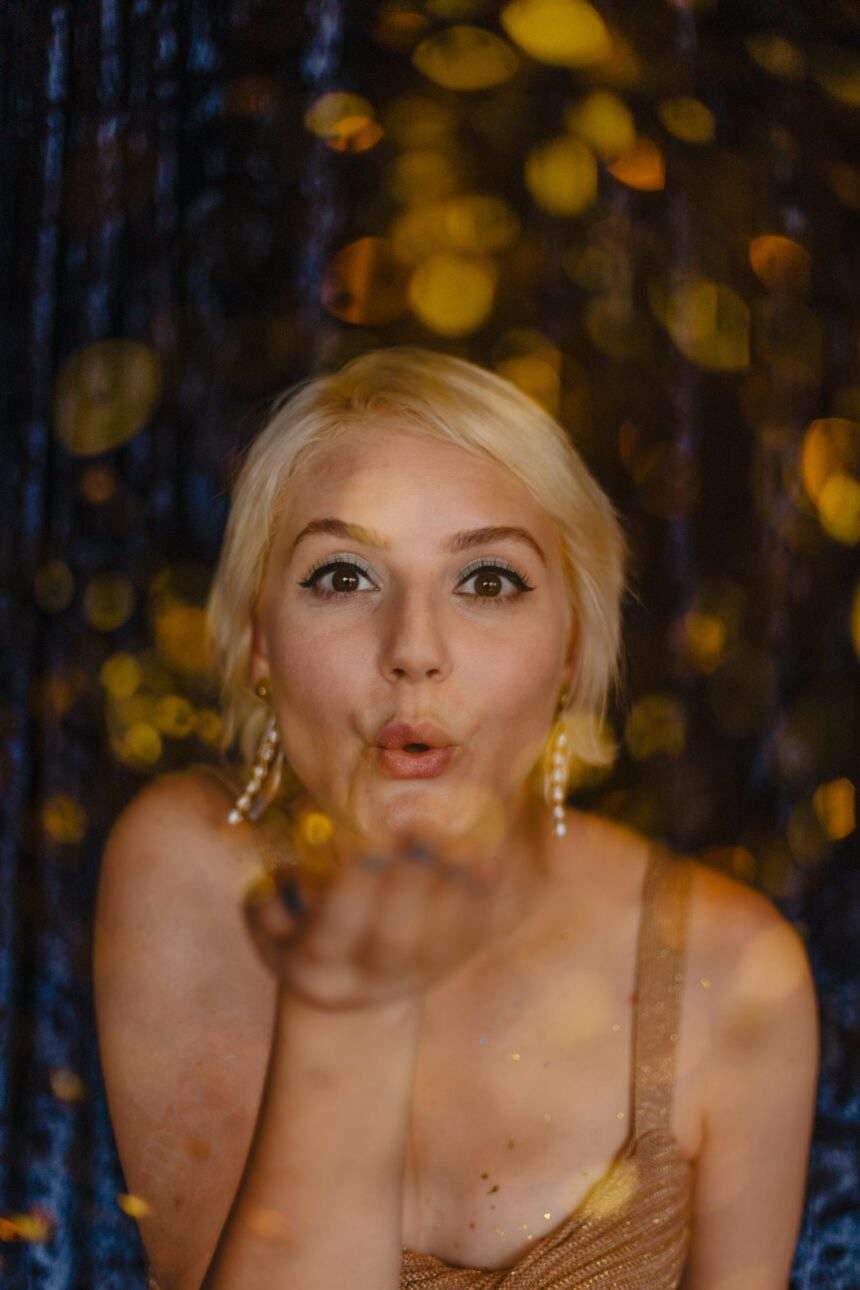 Surya faz ponte Brasil-Suécia no single “Amanhã é Carnaval”