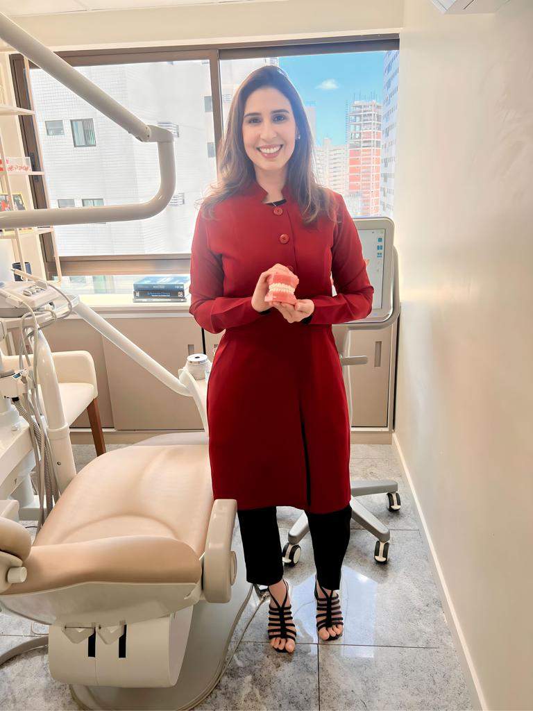 Dentista Pernambucana Luiza Magalhães investe em tratamento multidisciplinar para os pacientes em consultório no Recife