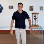 Diego Mendonça apresenta a exposição ‘Um Itinerário de Ressignificação’, com obras de materiais de refugo