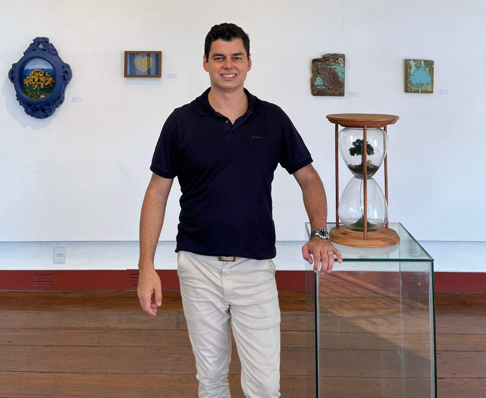 Diego Mendonça apresenta a exposição ‘Um Itinerário de Ressignificação’, com obras de materiais de refugo