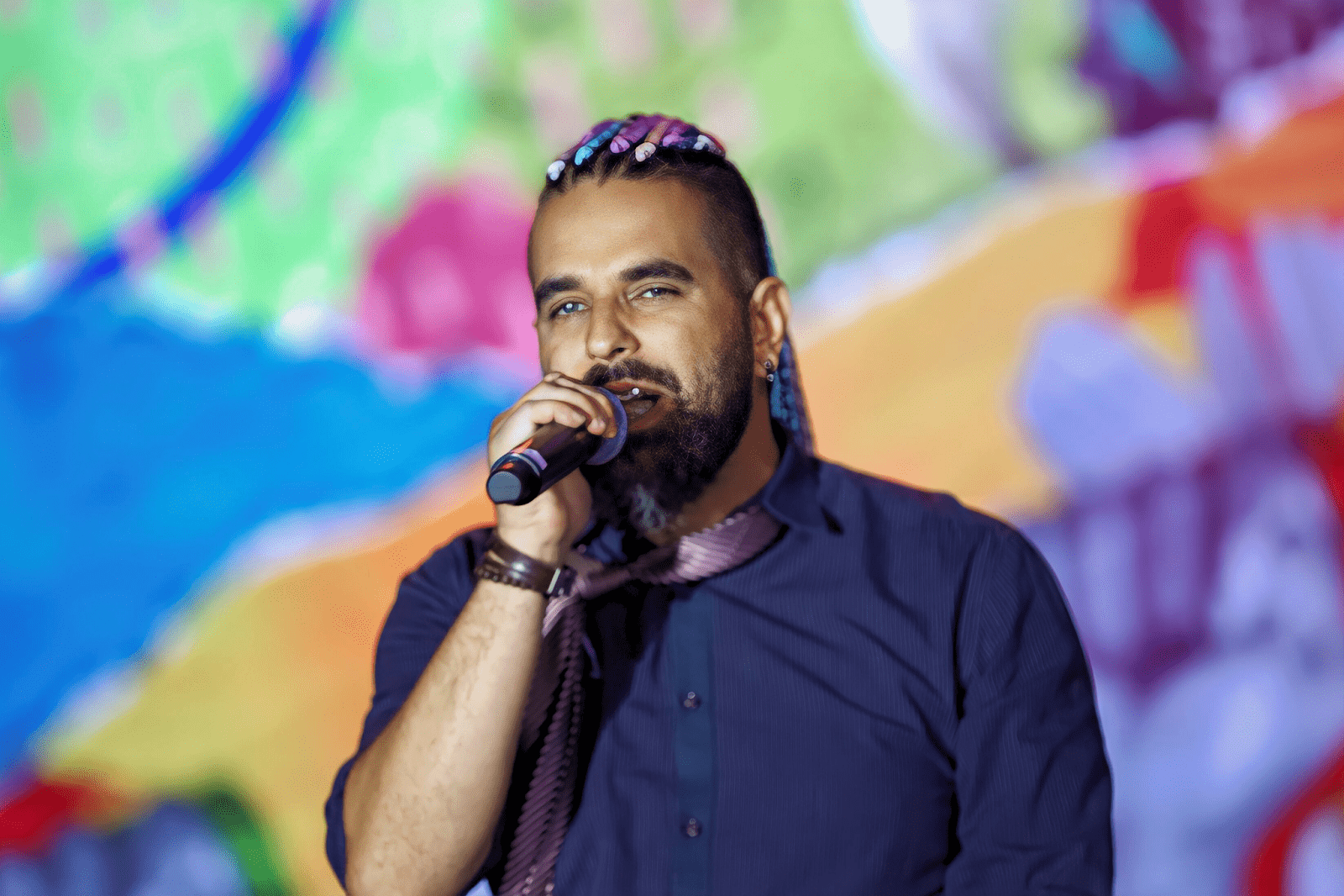 Entre Acordes e Paixões: ‘Roubou Um Beijo’ de Bellizio Aposta no Country Rock de Amor e Liberdade