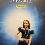 Livia Maria dá vida a Lavender em “Matilda – O Musical”