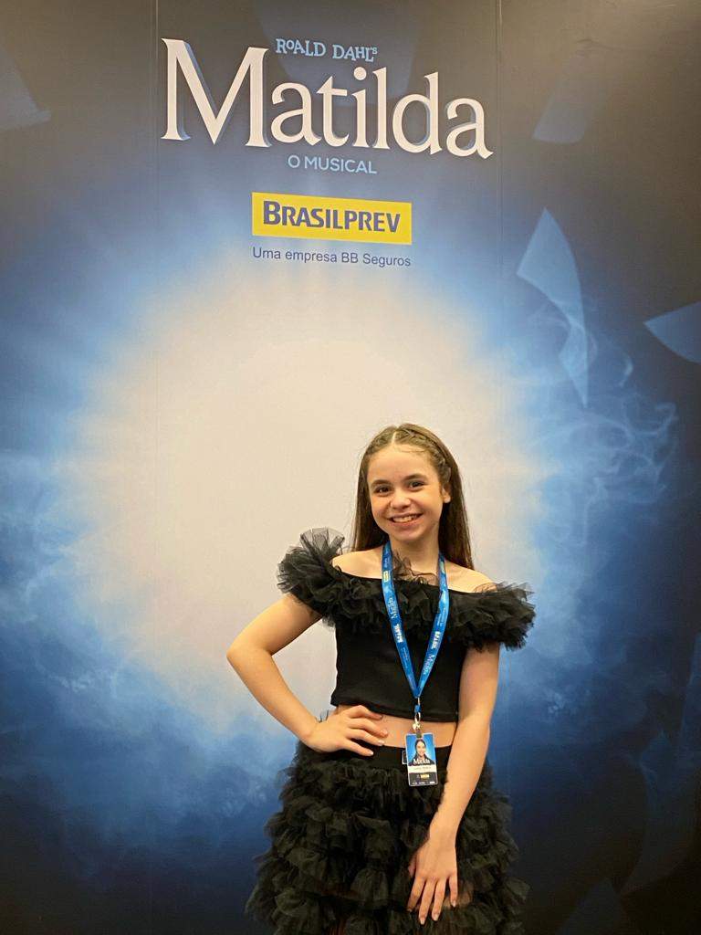 Livia Maria dá vida a Lavender em “Matilda – O Musical”