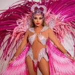 Rainha da Rosas de Ouro, Ana Beatriz Godoi aposta em máscara para desfile: “me transformando na avenida”