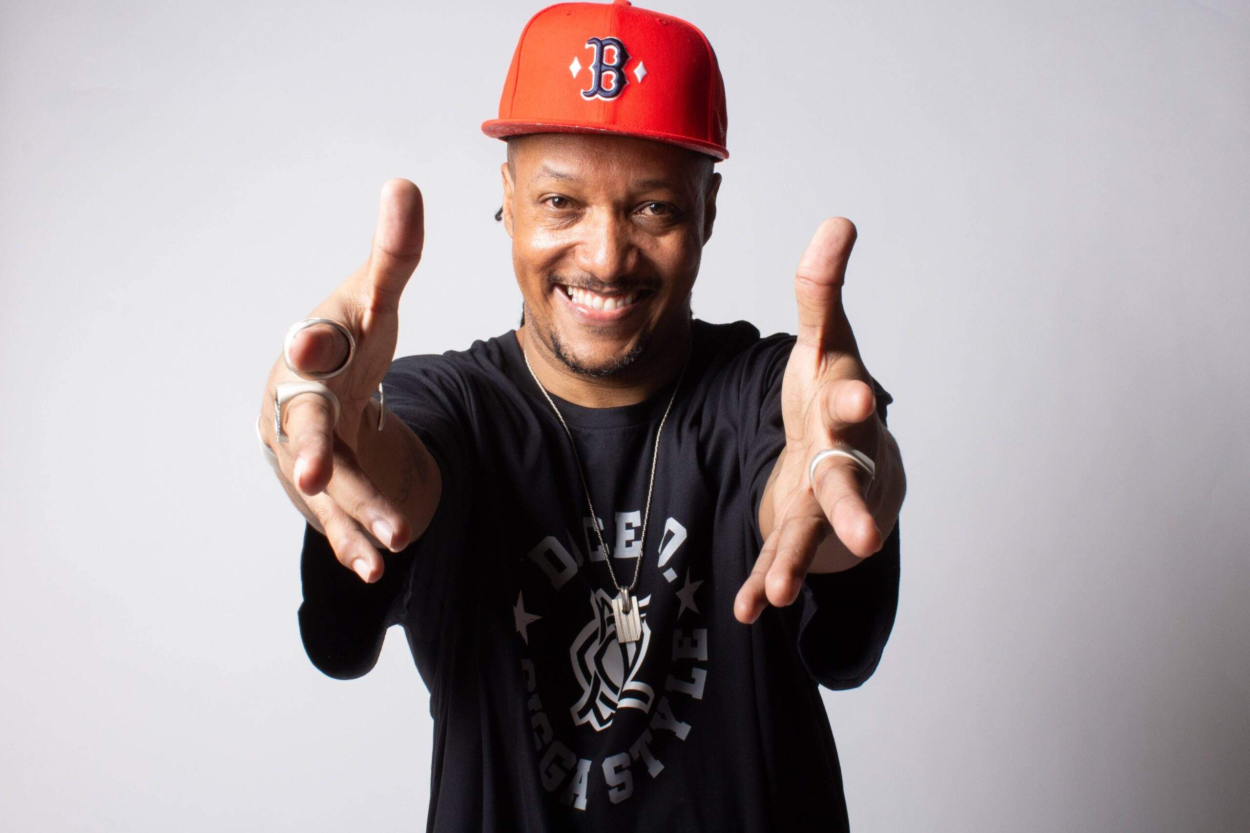 Fenômeno do reggae Edu Ribeiro lança novo EP e comemora recorde de ouvintes no streaming