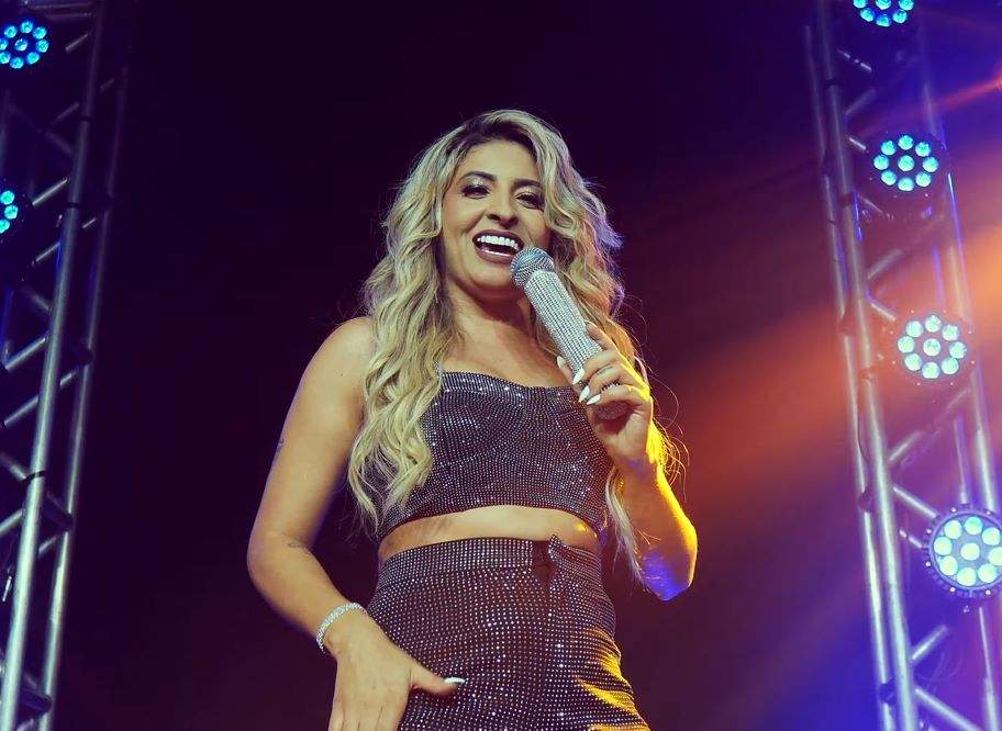 Elaine Braga apresenta música “Tela Trincada”