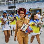 Madrinha de bateria, Mari Mello homenageia Luiz Gonzaga e revela fantasia: “cangaceira ousada”