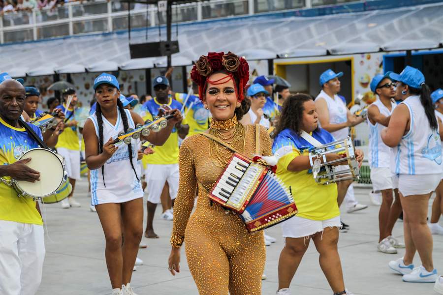 Madrinha de bateria, Mari Mello homenageia Luiz Gonzaga e revela fantasia: “cangaceira ousada”