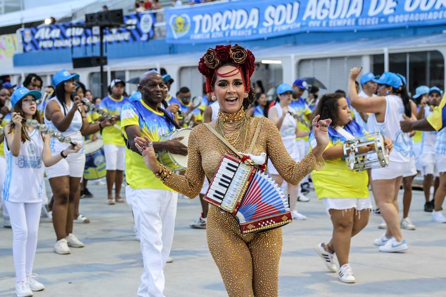 Madrinha da Dom Bosco, Mari Mello troca penas por flores e promete fantasia mais artística: “tem conceito e ousadia”