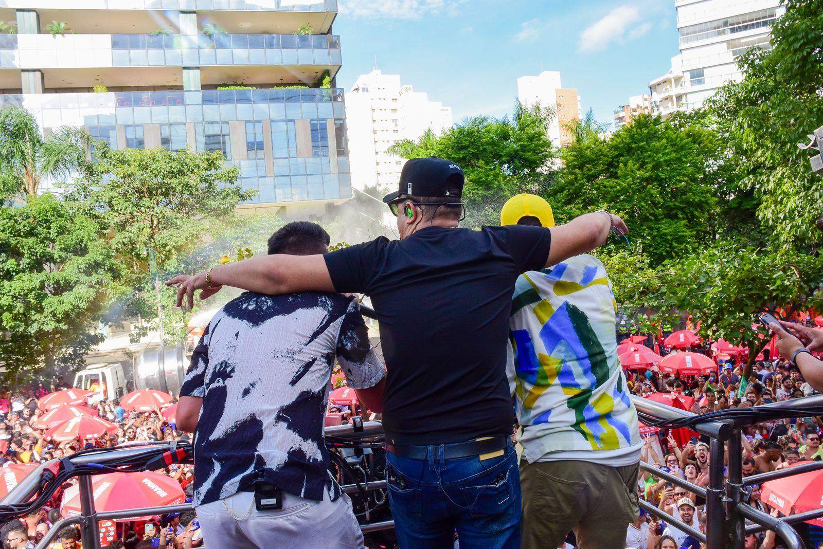 Trio do Pizro parou o coração financeiro de São Paulo com João Gomes, Tarcísio do Acordeon e Vitor Fernandes