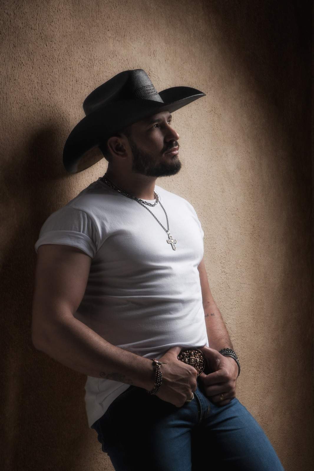 O cantor Cristiano Souto, natural de Marianopolis – TO, vem conquistando seu espaço na música no estado de Goiás, capital nacional do Sertanejo