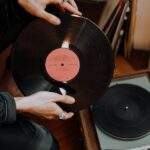 Por que os discos de vinil de rock estão tão populares?