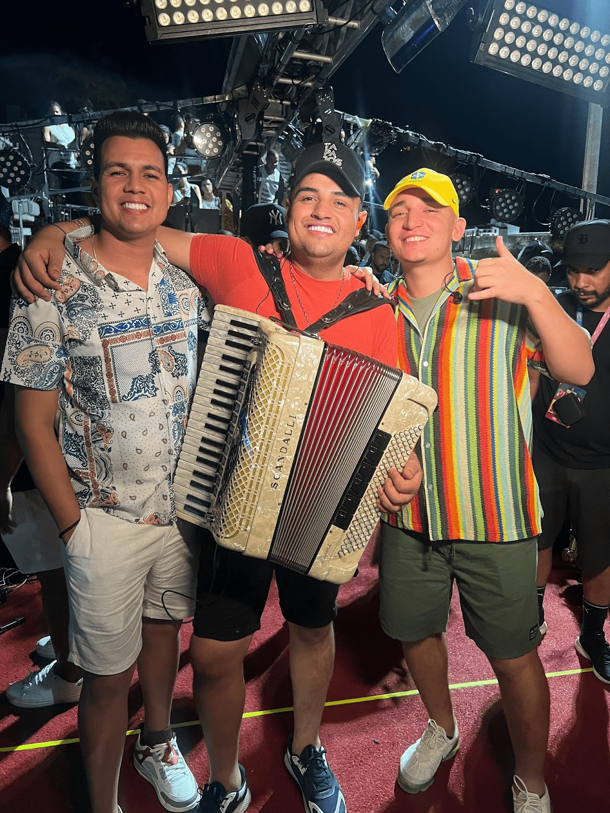 Sucesso Absoluto: Trio Pizro Estreia em Salvador Levando Multidão aos Extasis