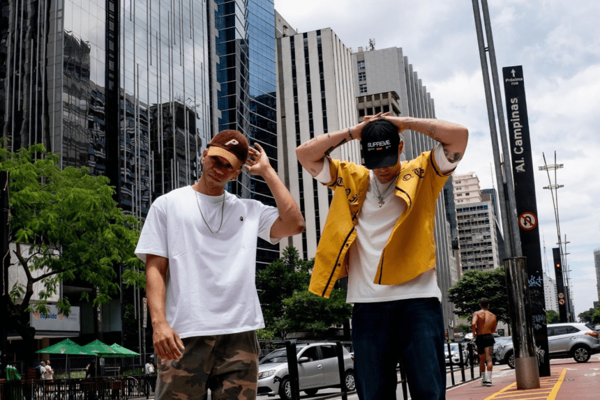 Após viralizarem com prévia, Nog e Akashi Cruz trazem rimas ácidas e irônicas no street video de “Tinky Winky”