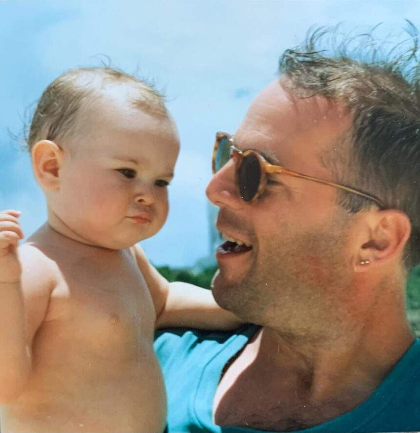 Filhas de Bruce Willis comemoram 69º aniversário do pai com fotos